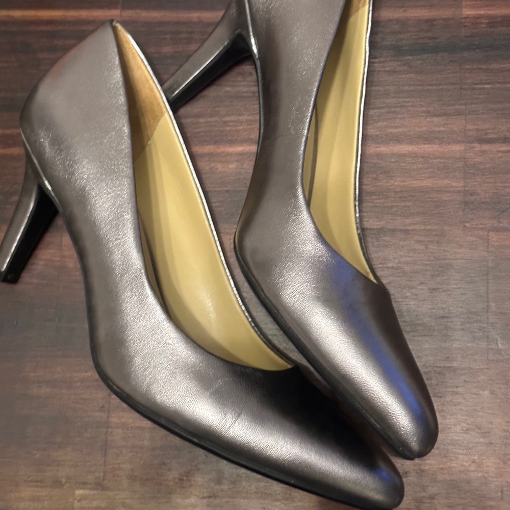 Naturalizer Pewter Evie pump heels